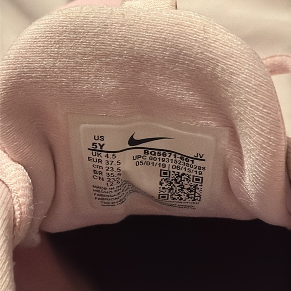 Nike Revolution running shoes. Size 5Y - Picture 6 of 6